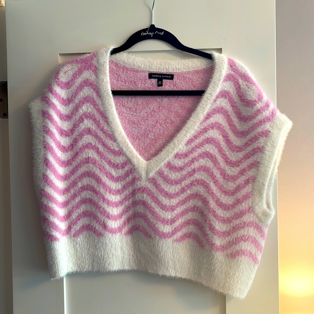 Kendall & Kylie Pink and white fuzzy sweater vest